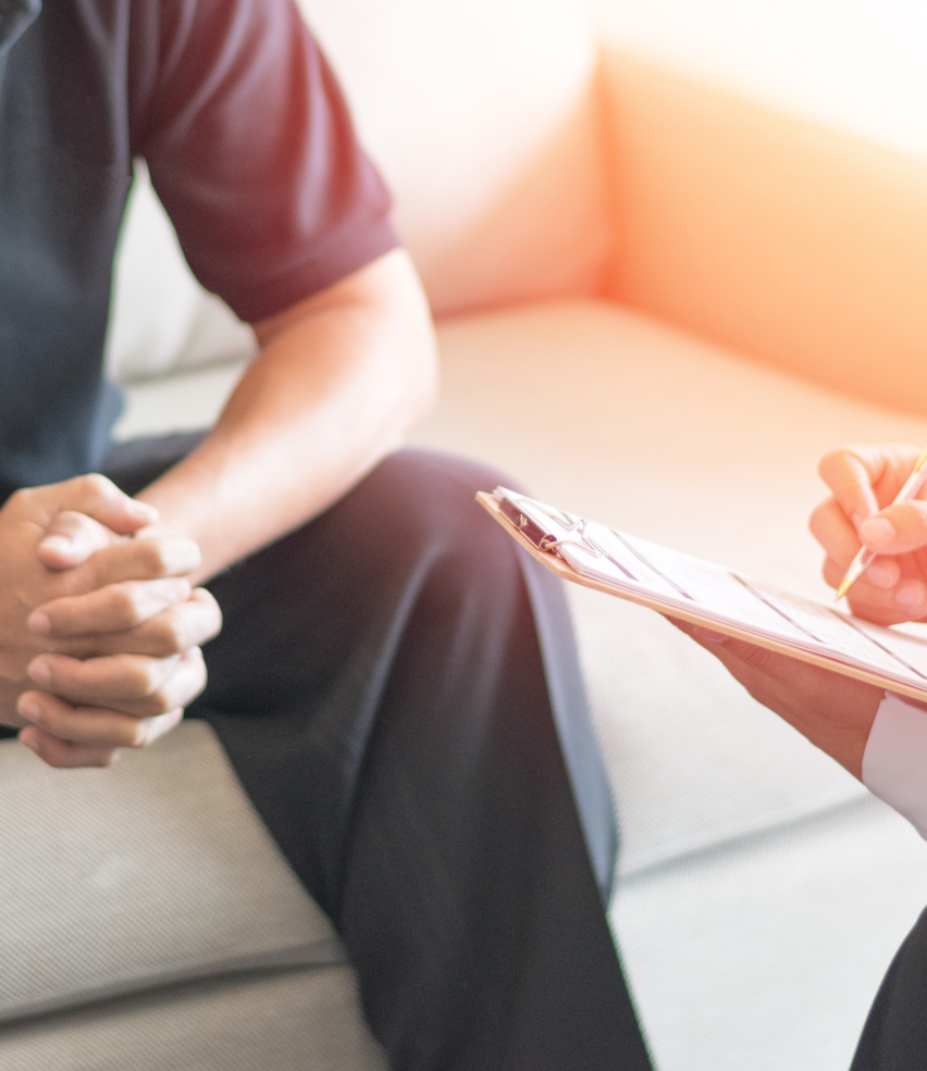 Médico explicando sobre Oncologia do Aparelho Urinário